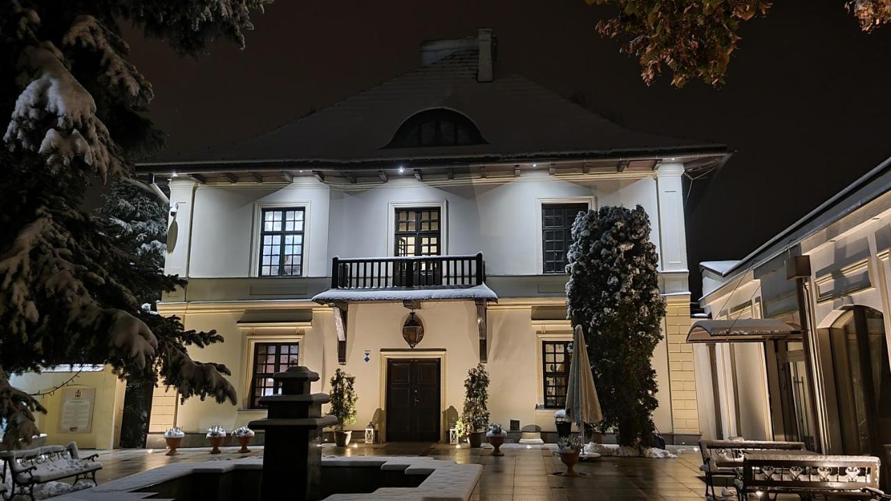Dwor Anna Bed & Breakfast Ciecierzyn Exterior foto