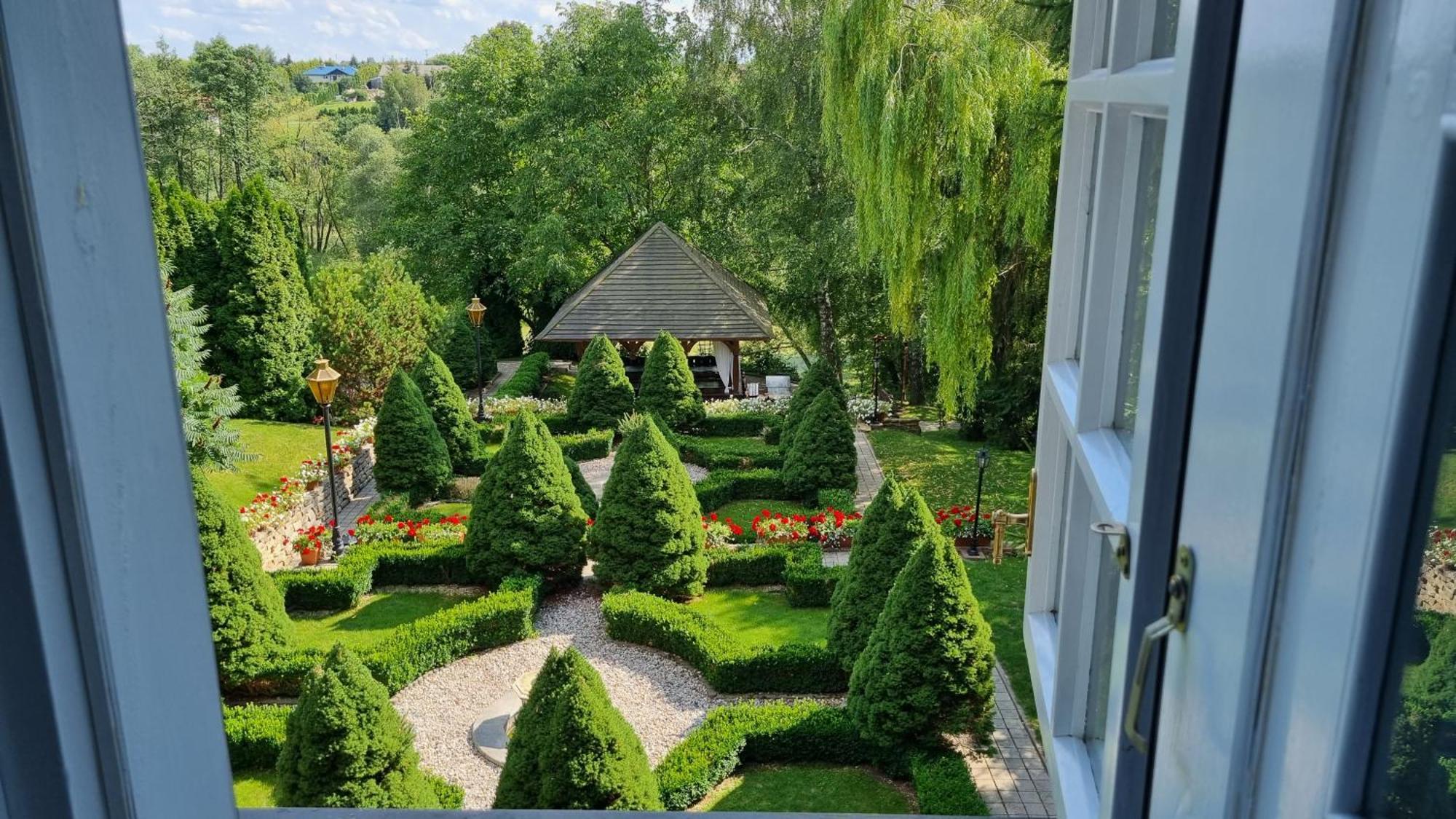 Dwor Anna Bed & Breakfast Ciecierzyn Exterior foto