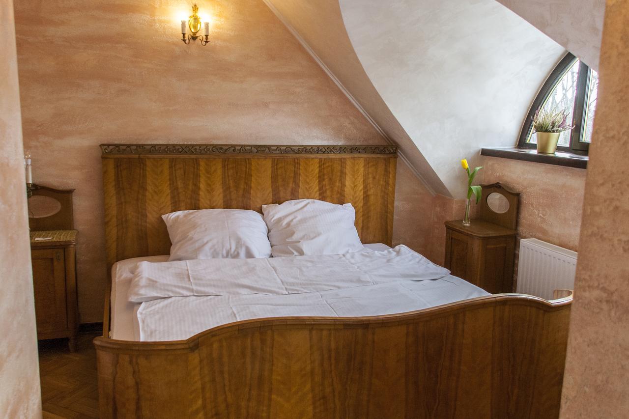 Dwor Anna Bed & Breakfast Ciecierzyn Exterior foto