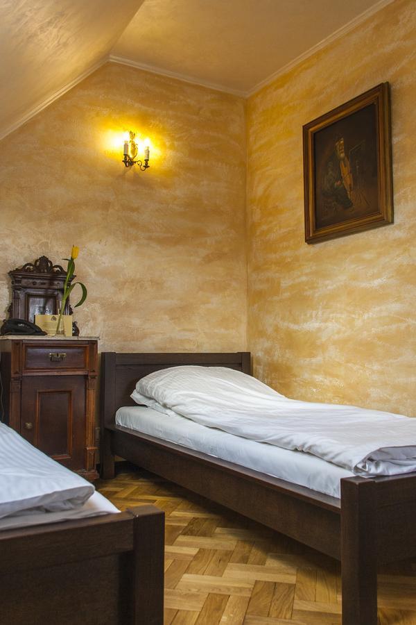 Dwor Anna Bed & Breakfast Ciecierzyn Exterior foto