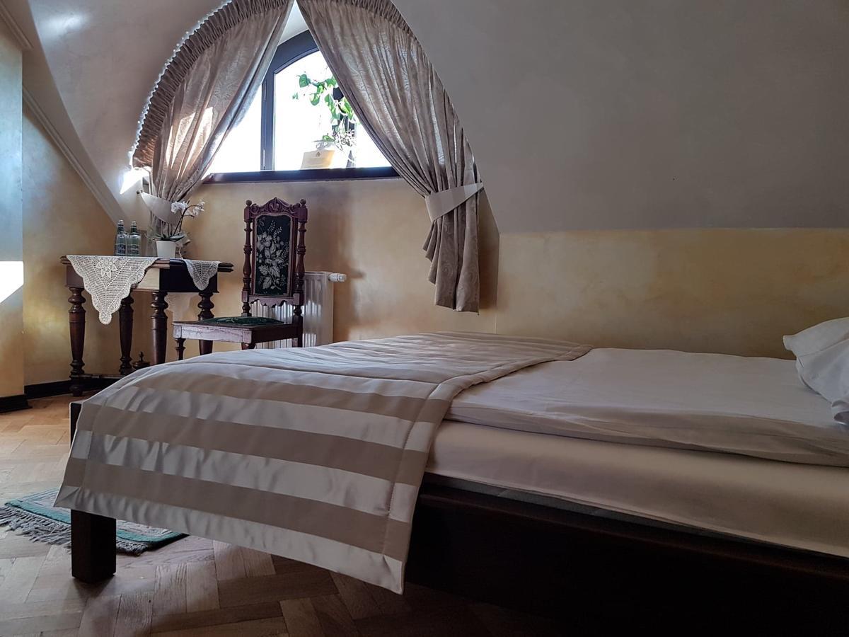 Dwor Anna Bed & Breakfast Ciecierzyn Exterior foto